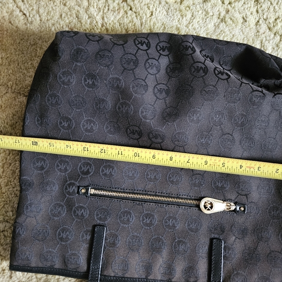 Michael Kors Bennet Large Tote - Picture 10 of 11